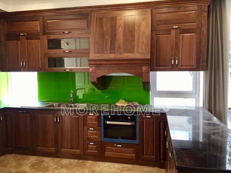 Đây là sản phẩm tủ bếp tân cổ điển bằng gỗ tự nhiên do Morehome thi công hoàn thiện tại biệt thự FLC tại Thanh Hóa.